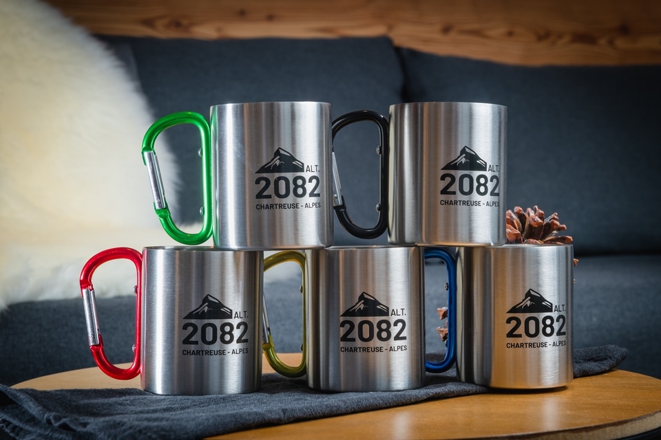 5 Mugs inox mousquetons Photo-Alain-Douce BD-92-TBD