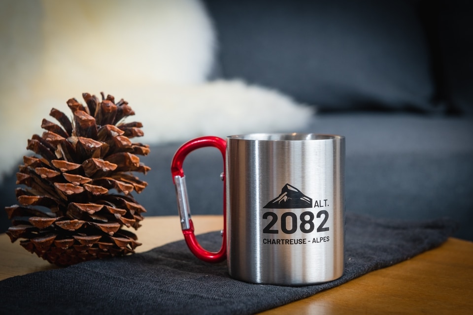 Mug inox rouge 2082 Chartreuse - Photo-Alain-Douce BD-82-TBD