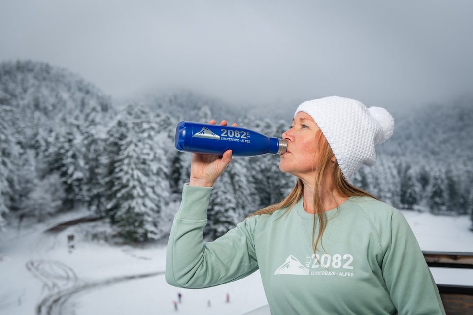 Bonnet blanc - bouteille isotherme sweat vert -Photo-Alain-Douce
