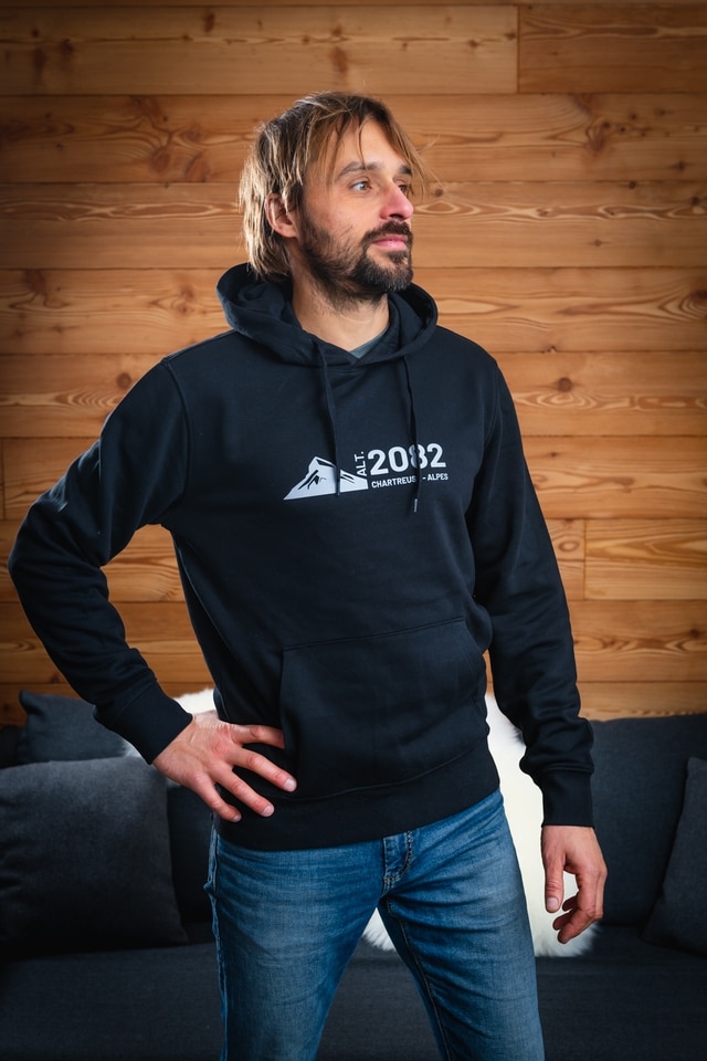 Sweat ecoresponsable noir Chartreuse 2082- Photo-Alain-Douce BD-180-TBD