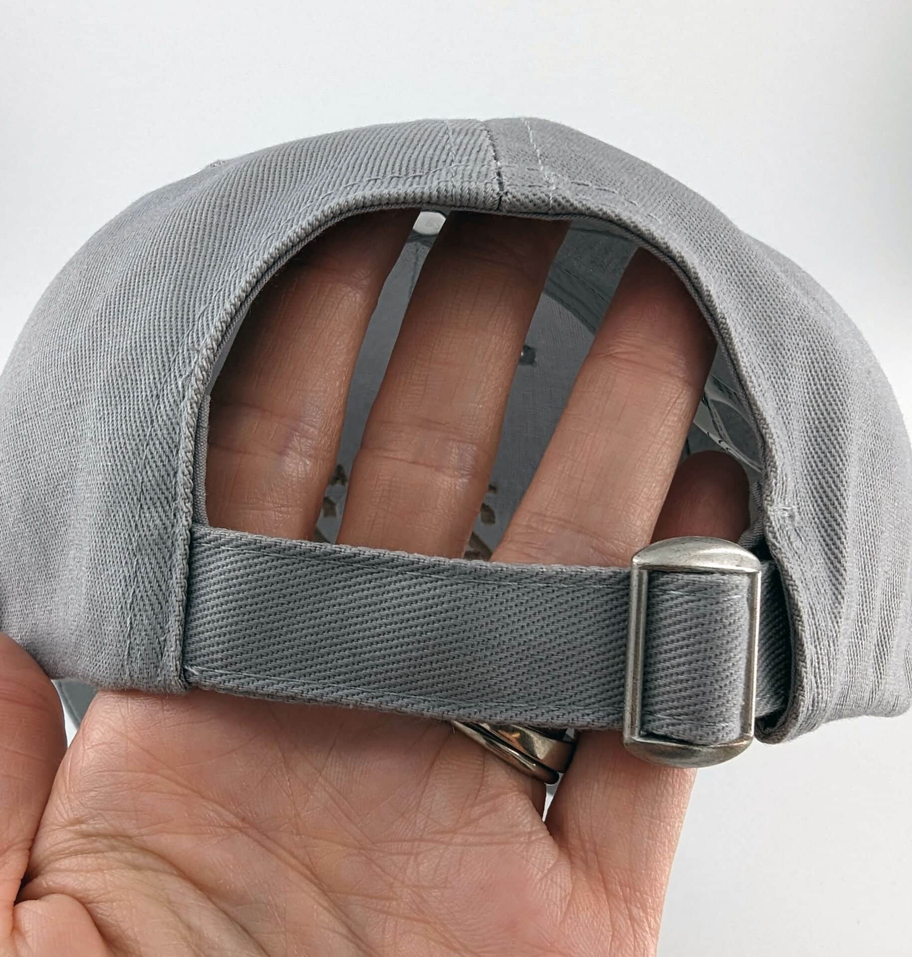 casquette_chartreuse_grise_fermeture